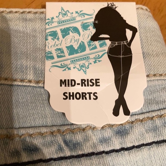 Rebel By Right Mid Rise Cut off Shorts NWT - Picture 4 of 9